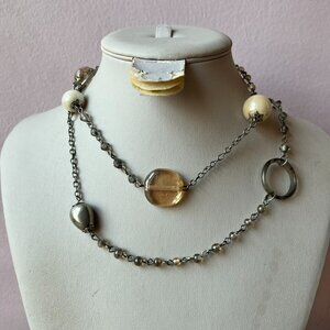 VINTAGE LONG MIXED COLOR GLASS STATION STYLE SILVERTONE NECKLACE